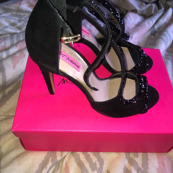 Pumps - Picture 2 of 5